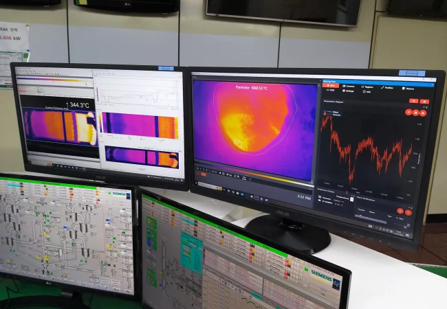 Control room displays showing real-time thermographic monitoring of a rotary kiln